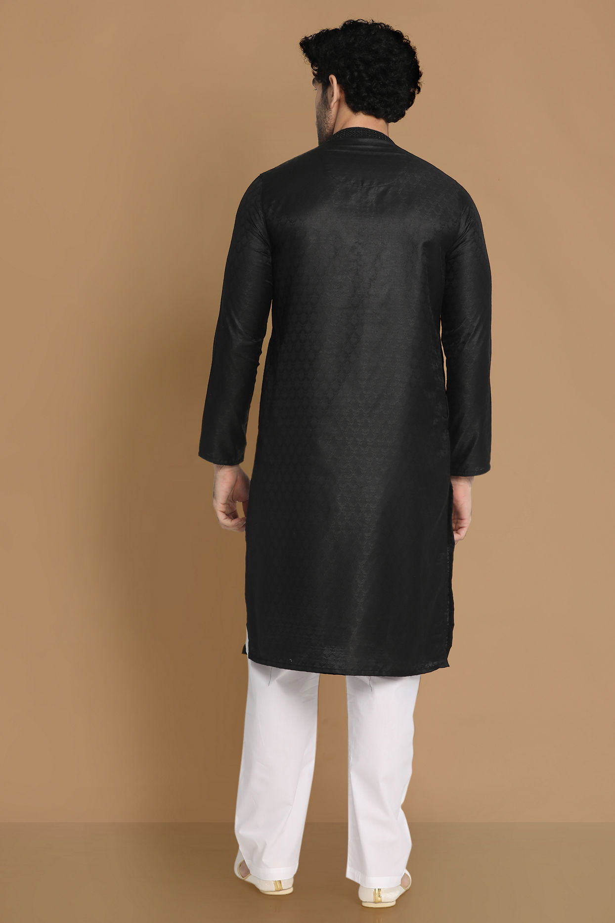 Black Self Design Kurta Pajama image number 2